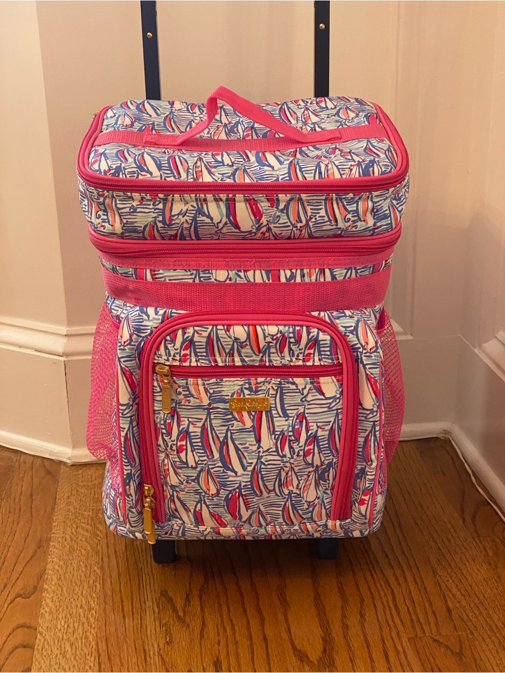 Lilly Pulitzer NWOT Pink & Blue Sailboat Patterned Rolling Insulated Cooler Bag - Picture 2 of 16